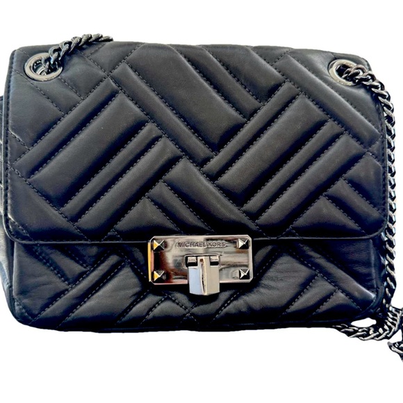 Michael Kors bad - Picture 1 of 7